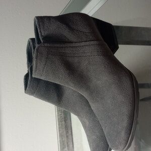 Blondo Charcoal Gray Waterproof Ankle Boots (15% 2 items)